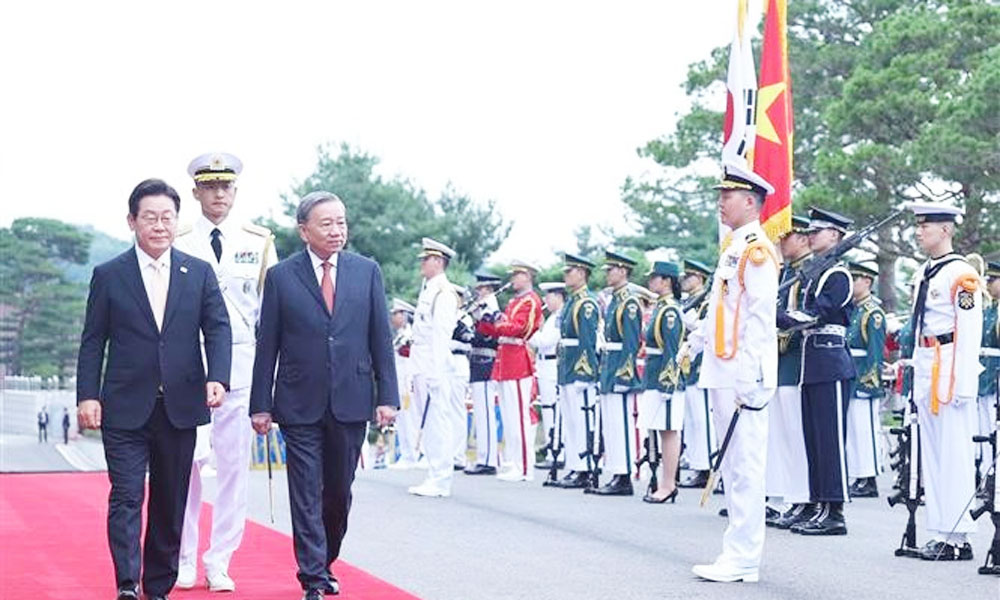 Korean President hosts welcome ceremony for Vietnamese Party leader